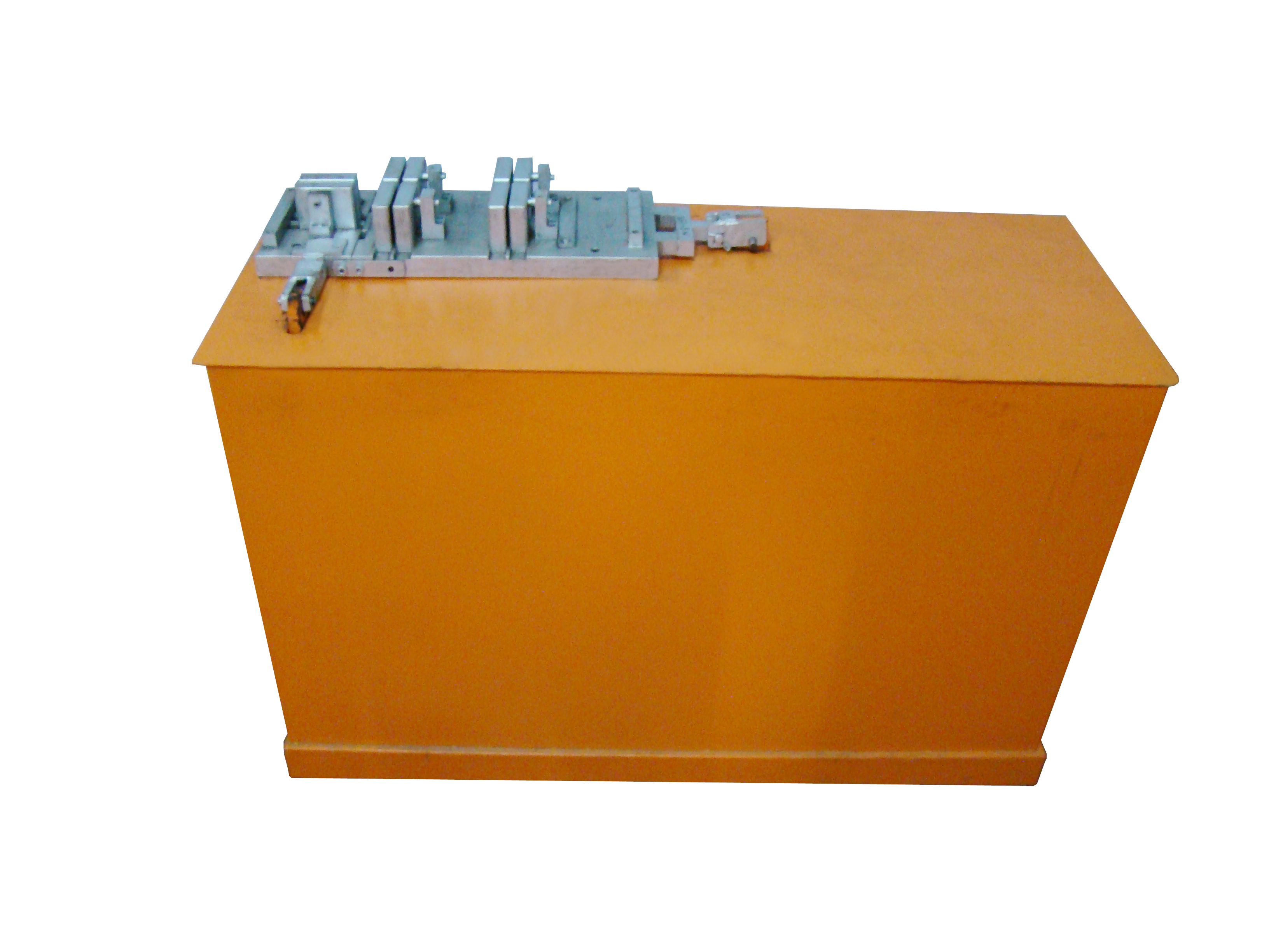 Hole Pole Punching Machine.5 Hole Manufacturer Supplier Wholesale Exporter Importer Buyer Trader Retailer in Noida Uttar Pradesh India